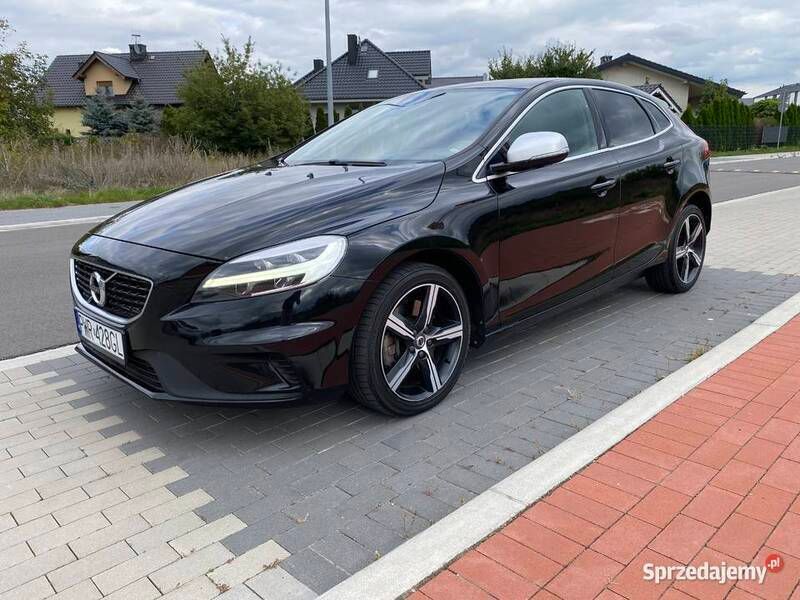 Czarny Używany 2018 Volvo V40 R-Design Kombi | 57 900 zł (Dość drogi) - Obraz 1/4