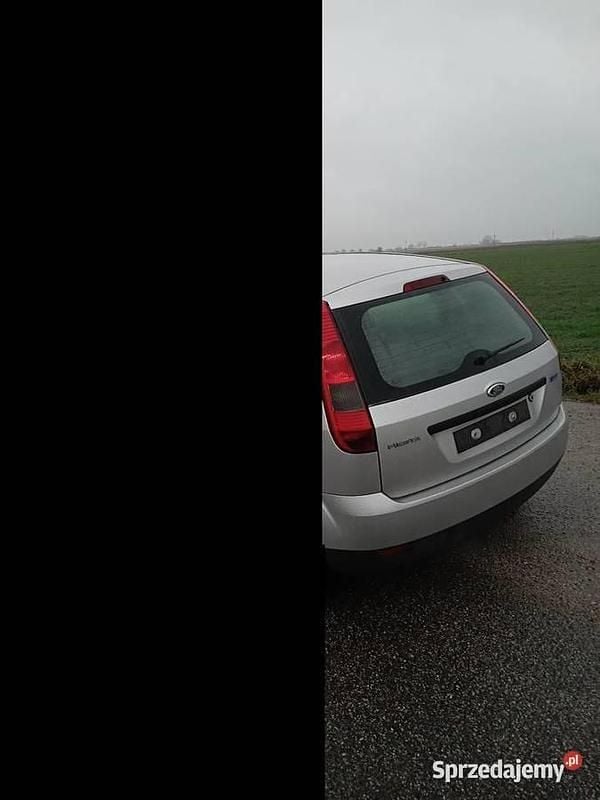 Używany Ford Fiesta 2002 Srebrny Hatchback