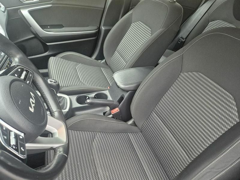 Używany Kia Ceed 2022 Szary Hatchback