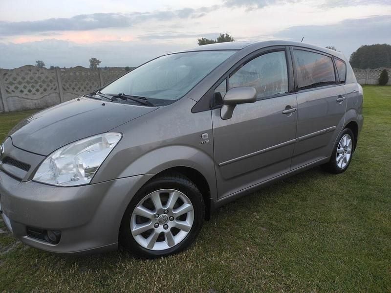 Szary Używany 2005 Toyota Verso Minivan | 14 000 zł (Uczciwa cena) - Obraz 1/4