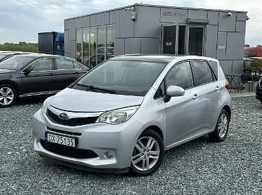 Srebrny Używany 2013 Toyota Verso-S Minivan | 27 900 zł - Obraz 1/4