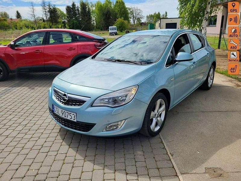 Niebieski (metalik) Używany 2010 Opel Astra Sedan/Limuzyna | 19 999 zł (Uczciwa cena) - Obraz 1/4