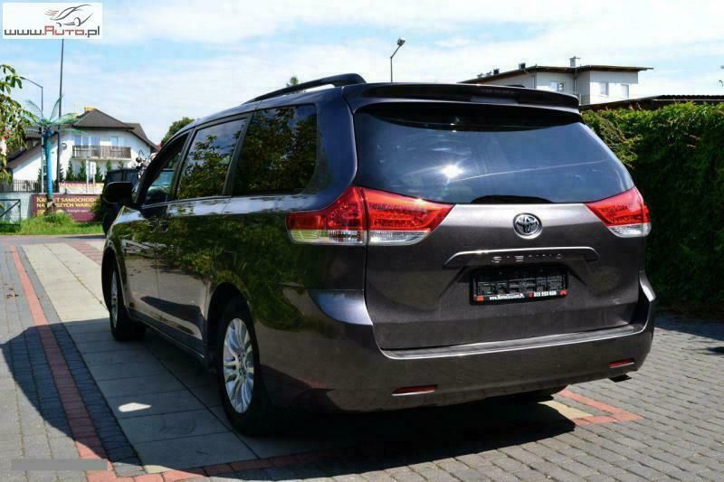 Używany Toyota Sienna 266 KM (195 kW) 2011 Szary Minivan