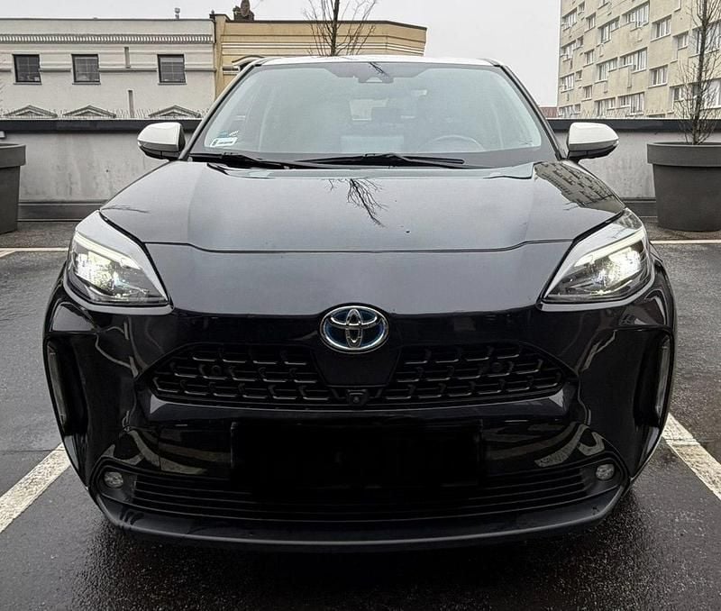 Używany Toyota Yaris Cross 116 KM (85 kW) 2022 Czarny (metalik) SUV