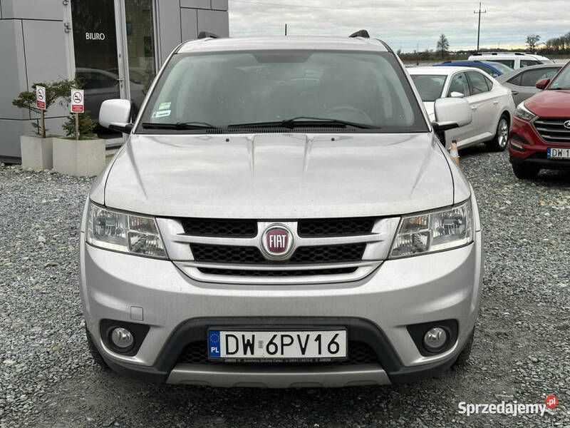Srebrny Używany 2011 Fiat Freemont SUV | 35 900 zł (Uczciwa cena) - Obraz 1/4