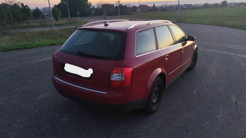 Czerwony Używany 2002 Audi A4 Kombi | 4500 zł (Dobra cena) - Obraz 1/4