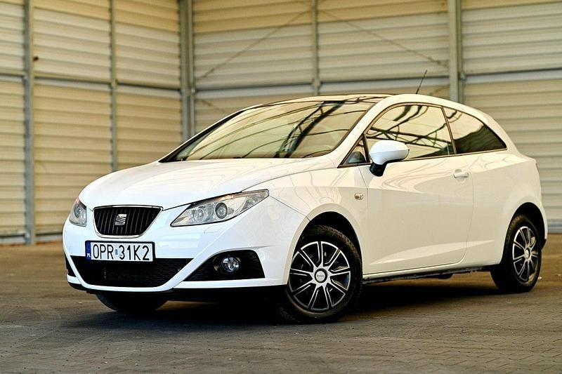Używany Seat Ibiza 105 KM (77 kW) 2009 Biały (metalik) Hatchback