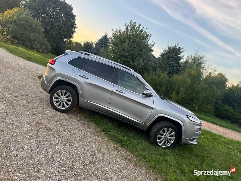 Używany Jeep Cherokee Overland 2017 Srebrny SUV