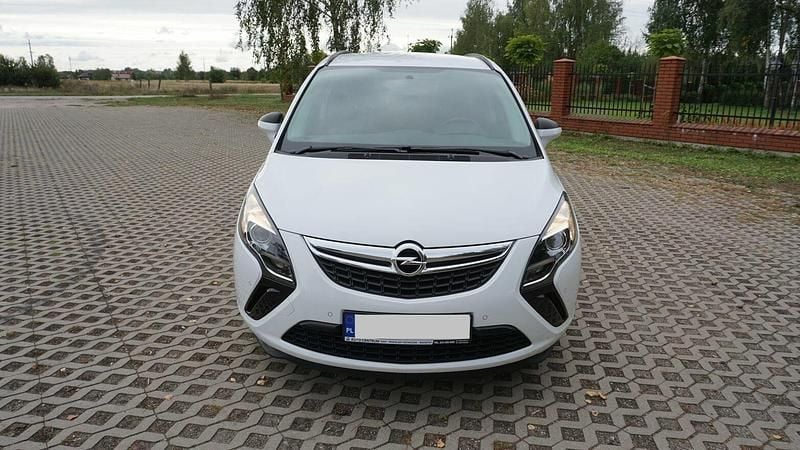 Biały Używany 2012 Opel Zafira Minivan | 29 900 zł (Uczciwa cena) - Obraz 1/4