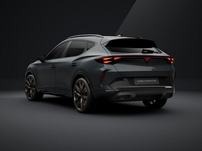 Używany Cupra Formentor 150 KM (110 kW) 2025 Niebieski ciemny (metalik) SUV