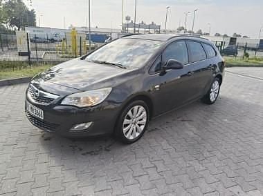 Czarny Używany 2012 Opel Astra Kombi | 20 000 zł (Dobra cena) - Obraz 1/4