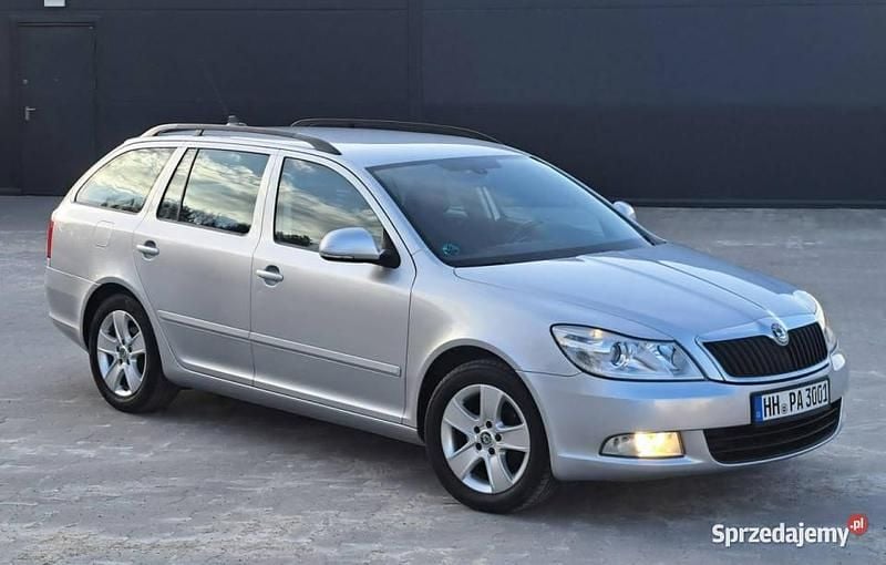 Używany Skoda Octavia 140 KM (102 kW) 2010 Srebrny Sedan/Limuzyna