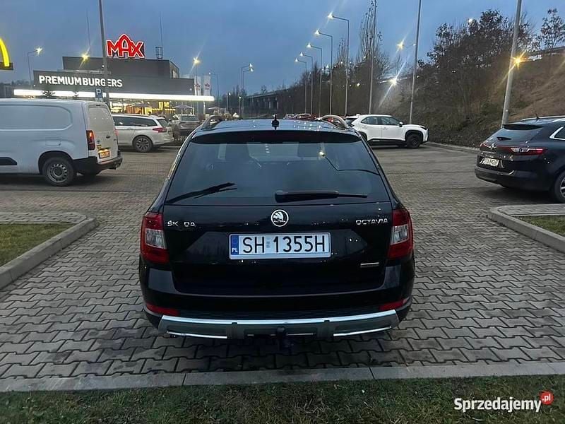 Używany Skoda Octavia Scout 2016 Czarny Kombi