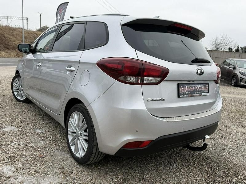 Używany Kia Carens 135 KM (99 kW) 2018 Srebrny Minivan