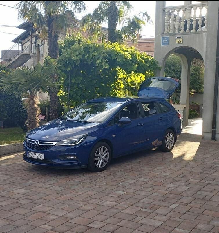 Używany Opel Astra Enjoy 2019 Niebieski Kombi