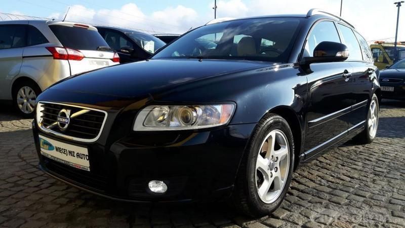 Używany Volvo V50 115 KM (84 kW) 2012 Czarny metalik Kombi