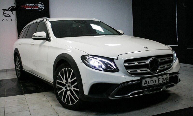 Biały (metalik) Używany 2019 Mercedes E220 Kombi | 141 500 zł (Uczciwa cena) - Obraz 1/4