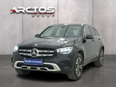 Czarny Używany 2021 Mercedes GLC300e SUV | 157 900 zł - Obraz 1/4