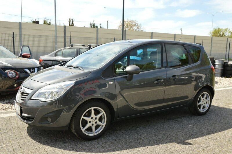 Szary Używany 2012 Opel Meriva Minivan | 22 500 zł (Uczciwa cena) - Obraz 1/4