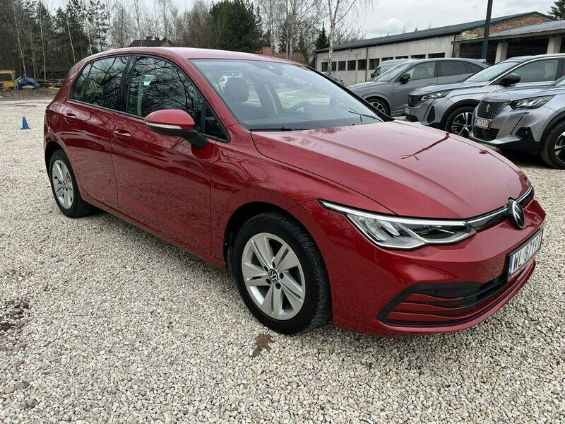Bordowy (metalik) Używany 2022 VW Golf VIII Sedan/Limuzyna | 69 900 zł (Uczciwa cena) - Obraz 1/4