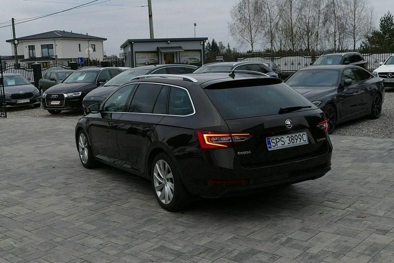Używany Skoda Superb Sport 180 KM (132 kW) 2018 Brązowy (metalik, perła) Kombi