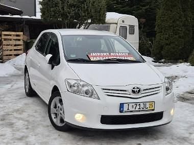 Używany Toyota Auris 132 KM (97 kW) 2012 Biały Hatchback