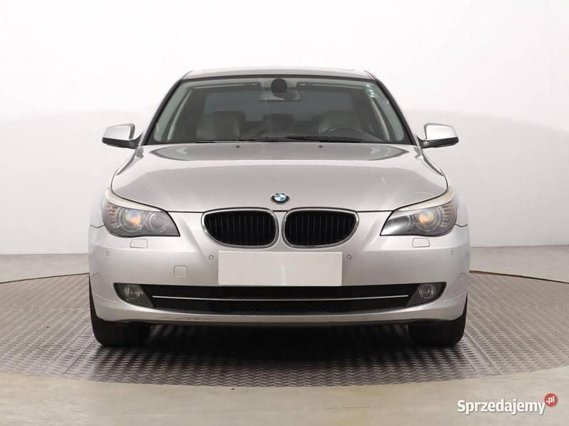Używany BMW 520 2009 Srebrny Sedan/Limuzyna