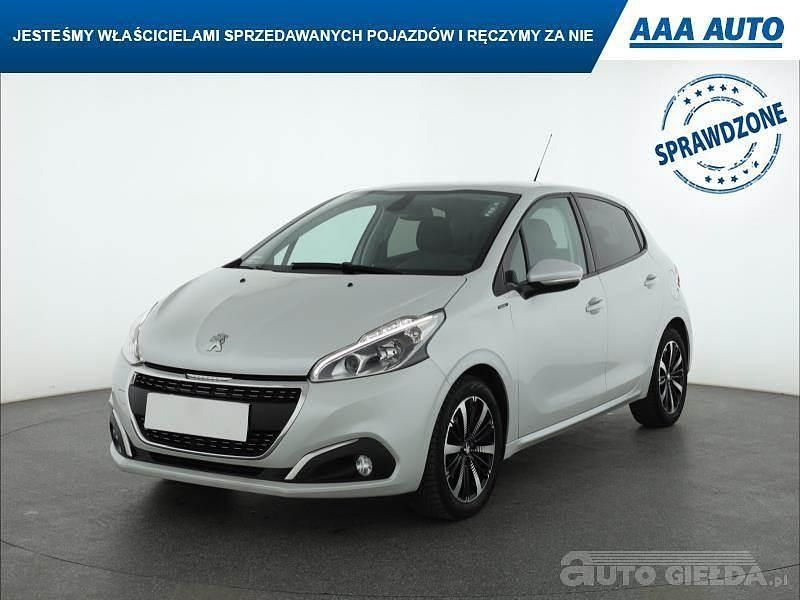 Używany Peugeot 208 2018 Biały Hatchback