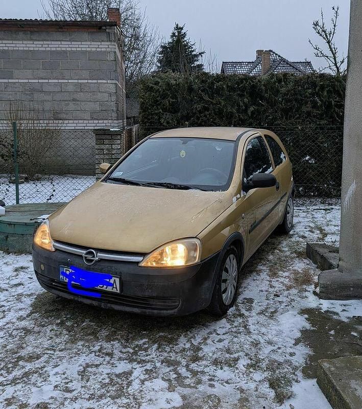 Używany Opel Corsa 2001 Żółtozłoty Hatchback