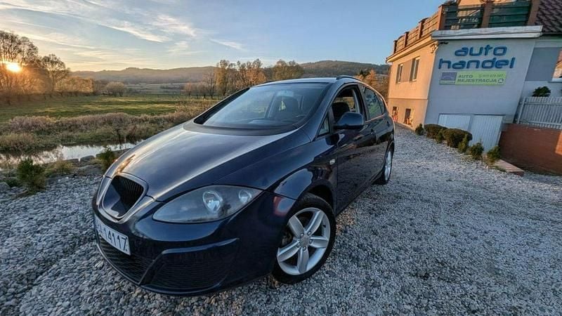 Granatowy Używany 2010 Seat Altea XL Minivan | 14 900 zł (Uczciwa cena) - Obraz 1/4