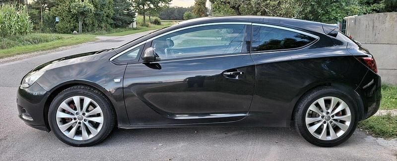 Używany Opel Astra GTC Innovation 2011 Czarny Hatchback