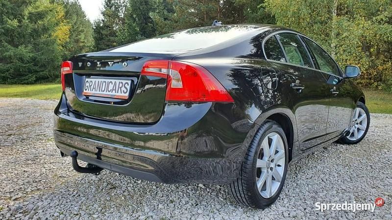 Czarny Używany 2016 Volvo S60 Momentum Sedan/Limuzyna | 42 700 zł (Super Cena) - Obraz 1/4