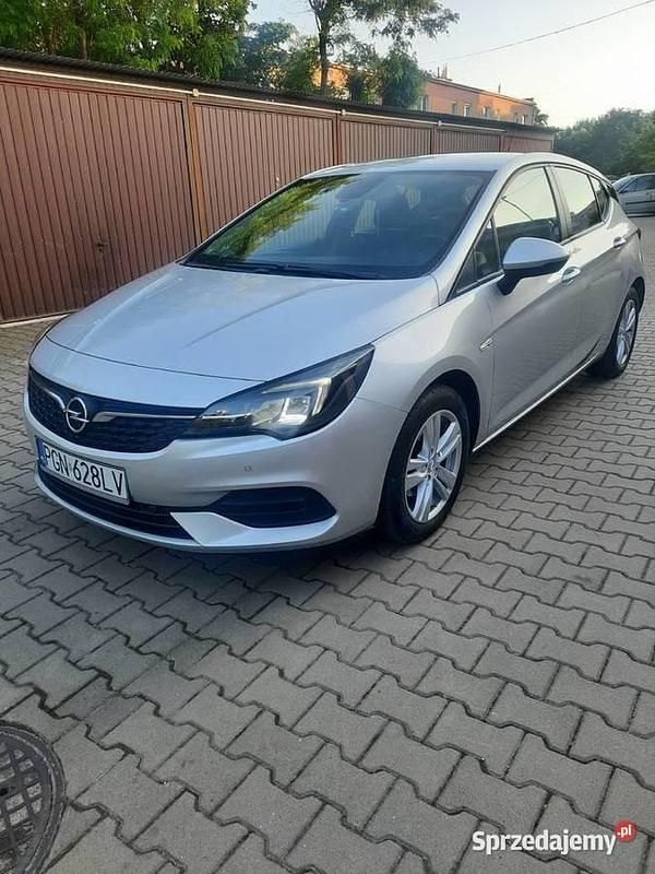 Srebrny Używany 2020 Opel Astra Hatchback | 39 999 zł (Uczciwa cena) - Obraz 1/4