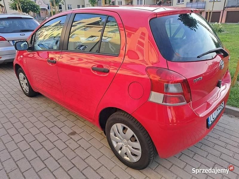 Czerwony Używany 2011 Toyota Yaris Hatchback | 17 600 zł (Uczciwa cena) - Obraz 1/4