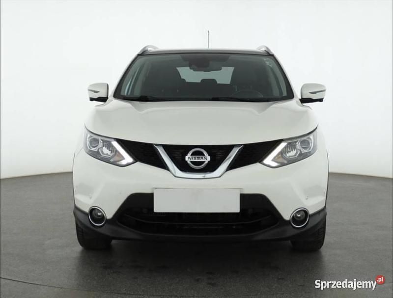 Biały Używany 2015 Nissan Qashqai SUV | 45 999 zł (Uczciwa cena) - Obraz 1/4