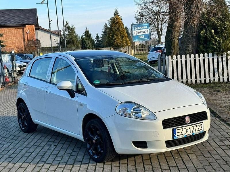 Biały Używany 2012 Fiat Punto Hatchback | 13 900 zł (Super Cena) - Obraz 1/4