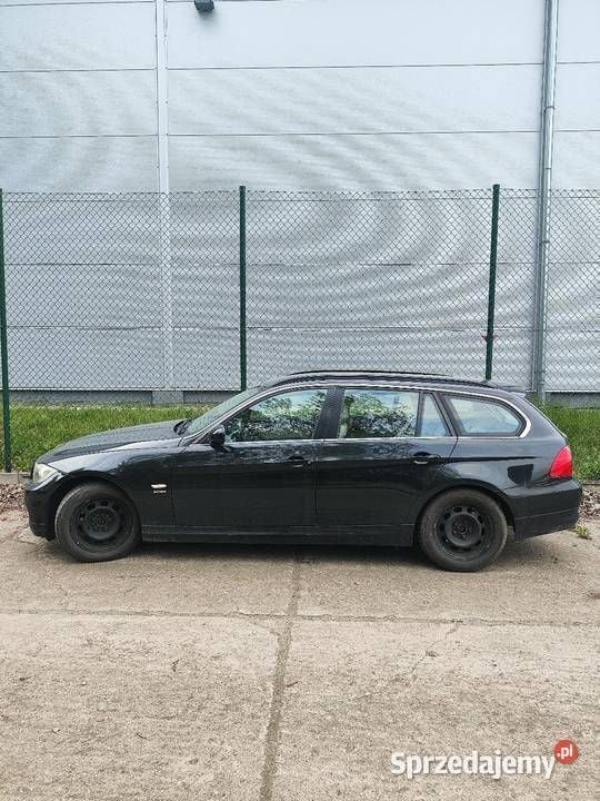 Czarny Używany 2011 BMW 320 Kombi | 22 000 zł (Dobra cena) - Obraz 1/4