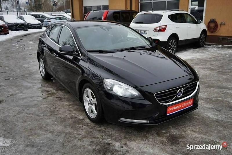 Używany Volvo V40 115 KM (84 kW) 2013 Czarny Sedan/Limuzyna