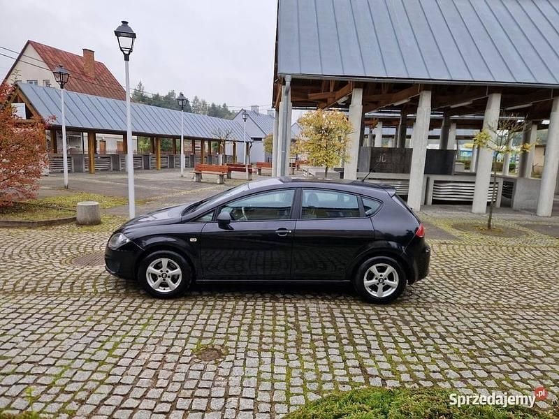 Czarny Używany 2010 Seat Leon Hatchback | 9900 zł (Super Cena) - Obraz 1/4