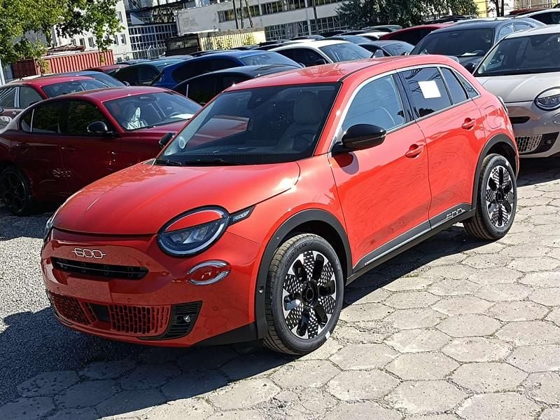 Lakier metalizowany pomarańczowy sole Nowe 2025 Fiat 600 La Prima SUV | 108 740 zł (Uczciwa cena) - Obraz 1/4