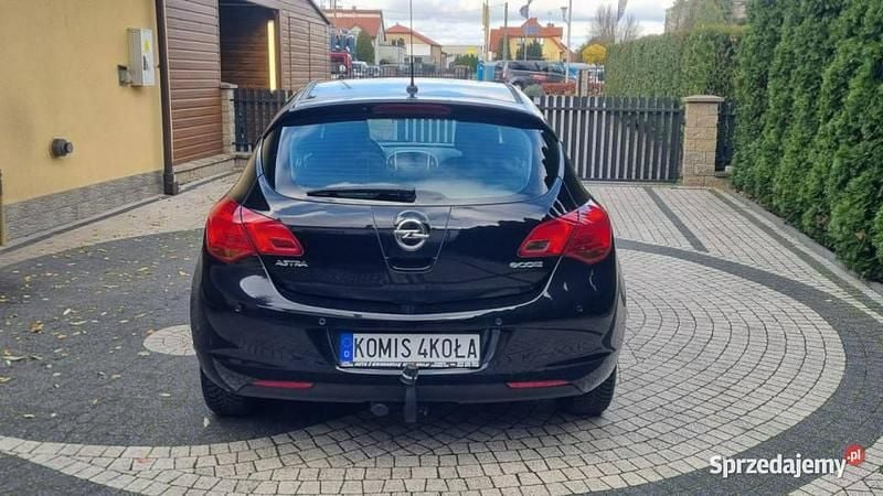 Używany Opel Astra 101 KM (74 kW) 2010 Czarny (metalik) Hatchback
