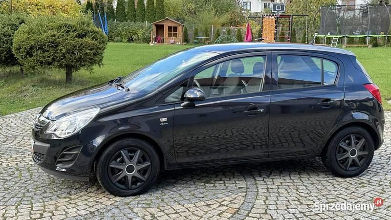 Używany Opel Corsa 87 KM (63 kW) 2013 Czarny Hatchback