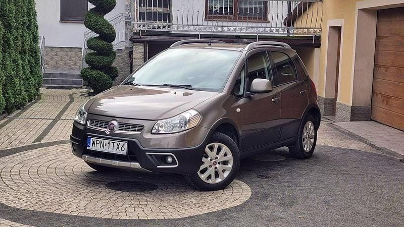 Złoty (metalik) Używany 2010 Fiat Sedici SUV | 22 900 zł (Uczciwa cena) - Obraz 1/4