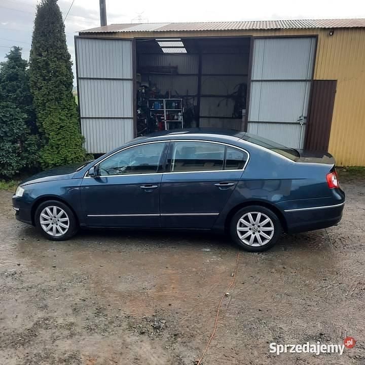 Używany VW Passat 2008 Granatowy Sedan/Limuzyna