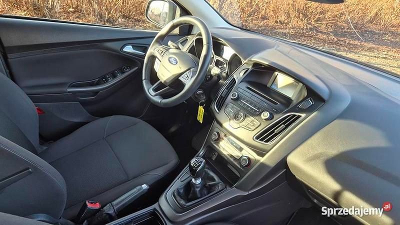 Używany Ford Focus 2017 Czarny Kombi