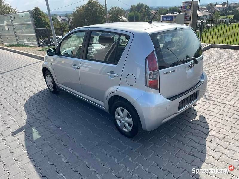 Używany Subaru Justy 2010 Srebrny Hatchback