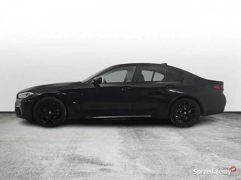 Czarny (metalik) Używany 2021 BMW 520 M Sport Sedan/Limuzyna | 159 900 zł - Obraz 1/4
