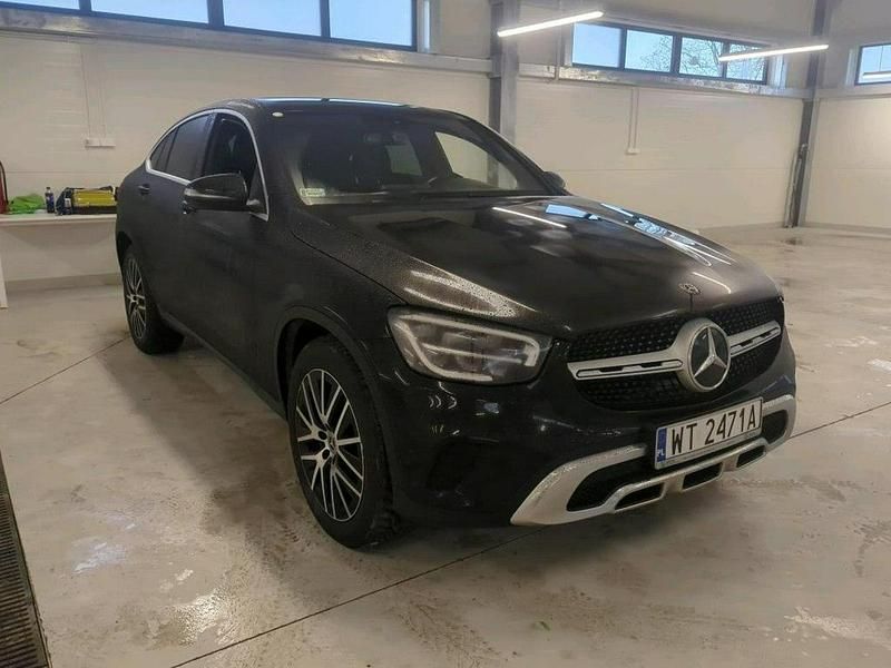 Używany Mercedes GLC200 197 KM (144 kW) 2019 Czarny (metalik) SUV