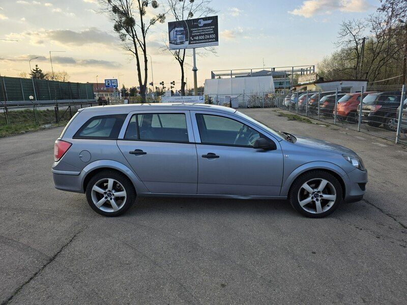 Używany Opel Astra 110 KM (80 kW) 2009 Szary (metalik, perła) Kombi