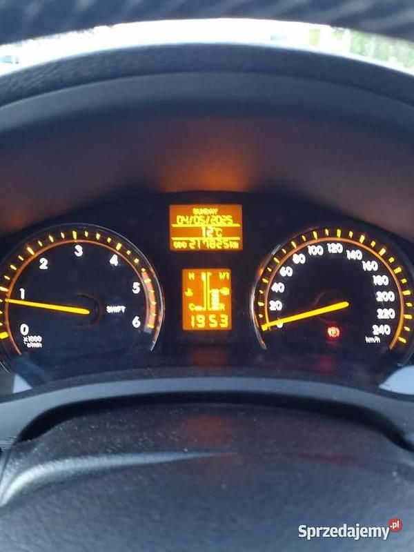 Używany Toyota Avensis T2 2011 Czarny Kombi